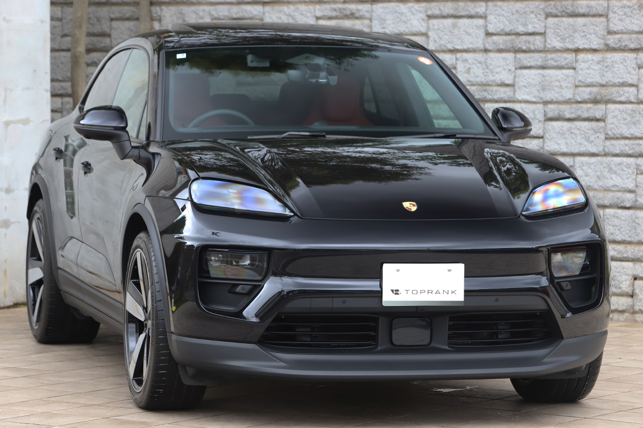 2025 Porsche MACAN 
