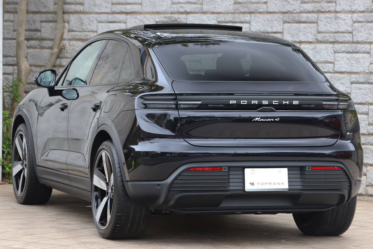 2025 Porsche MACAN 