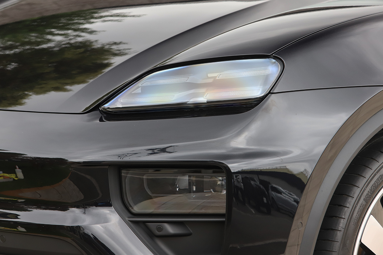 2025 Porsche MACAN 