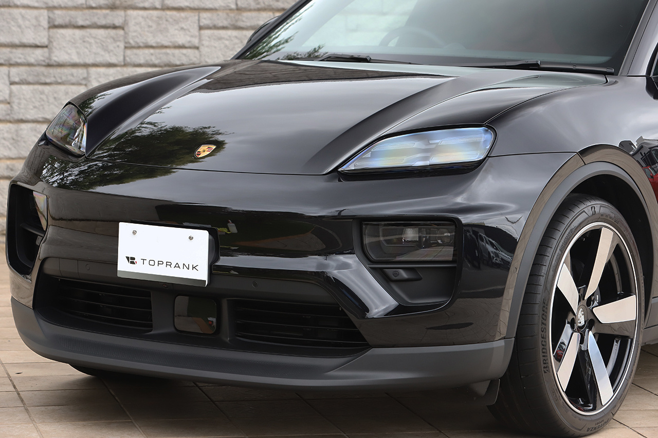 2025 Porsche MACAN 