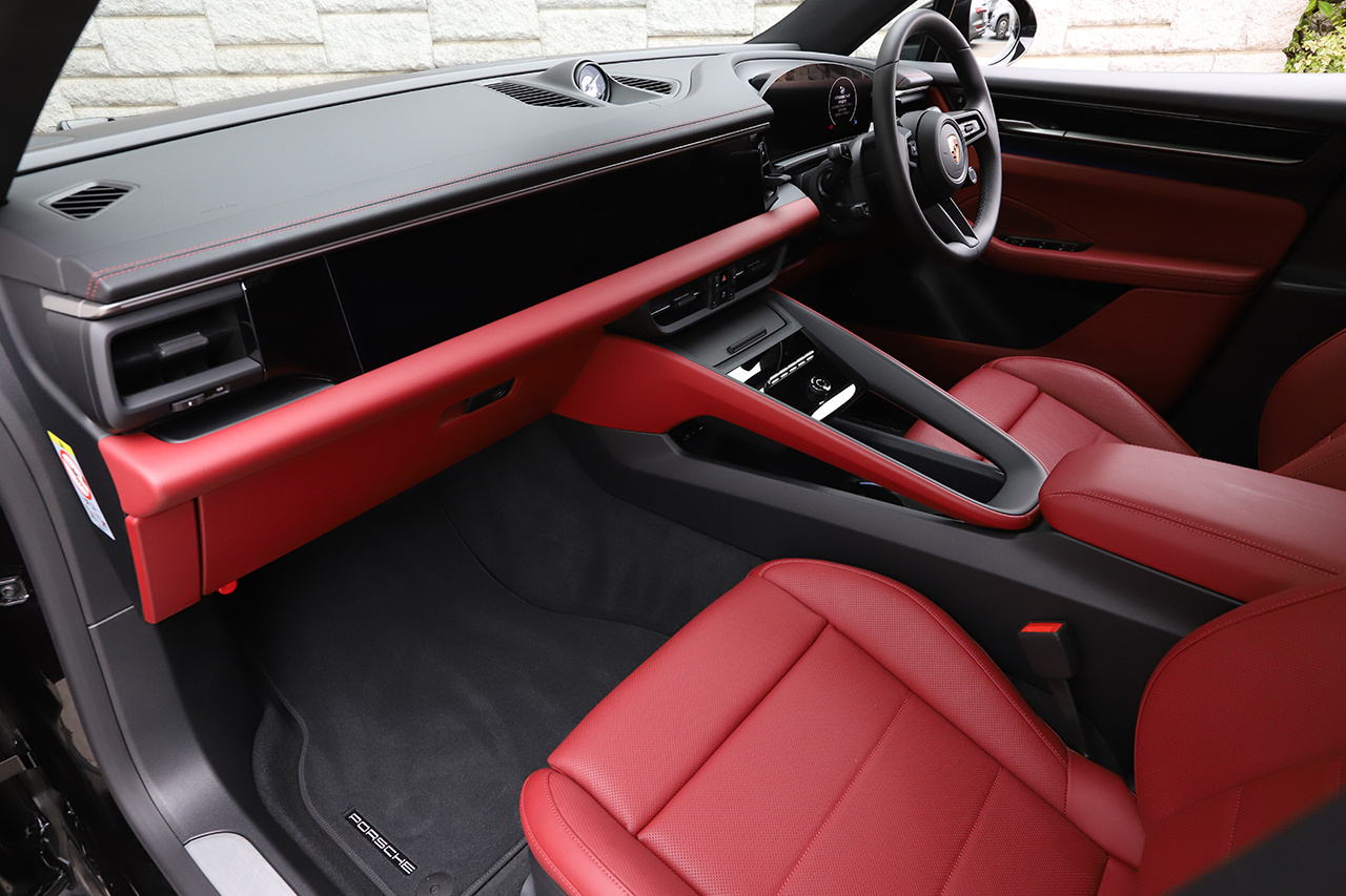 2025 Porsche MACAN 