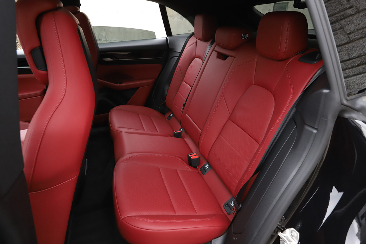 2025 Porsche MACAN 