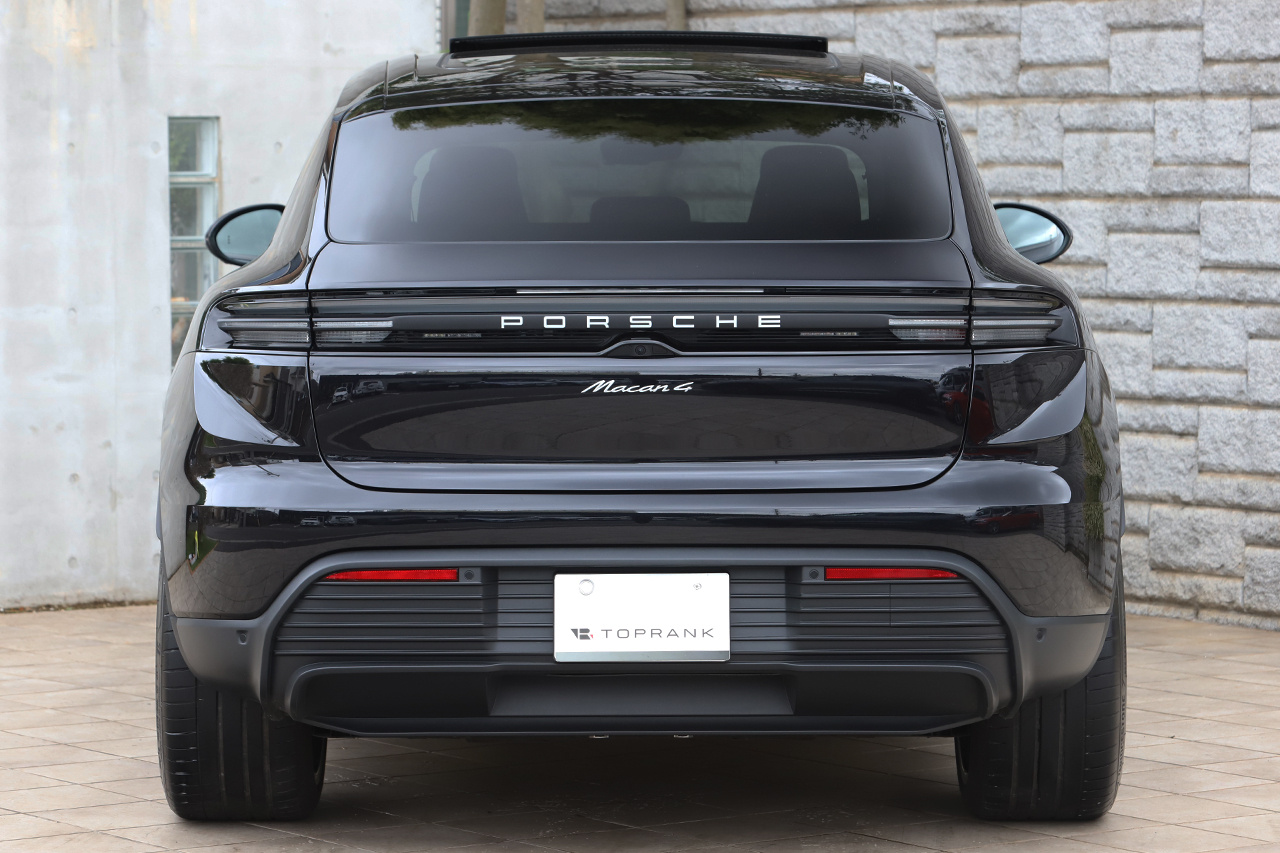 2025 Porsche MACAN 