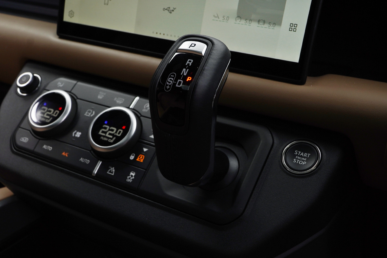 2025 Land Rover DEFENDER null