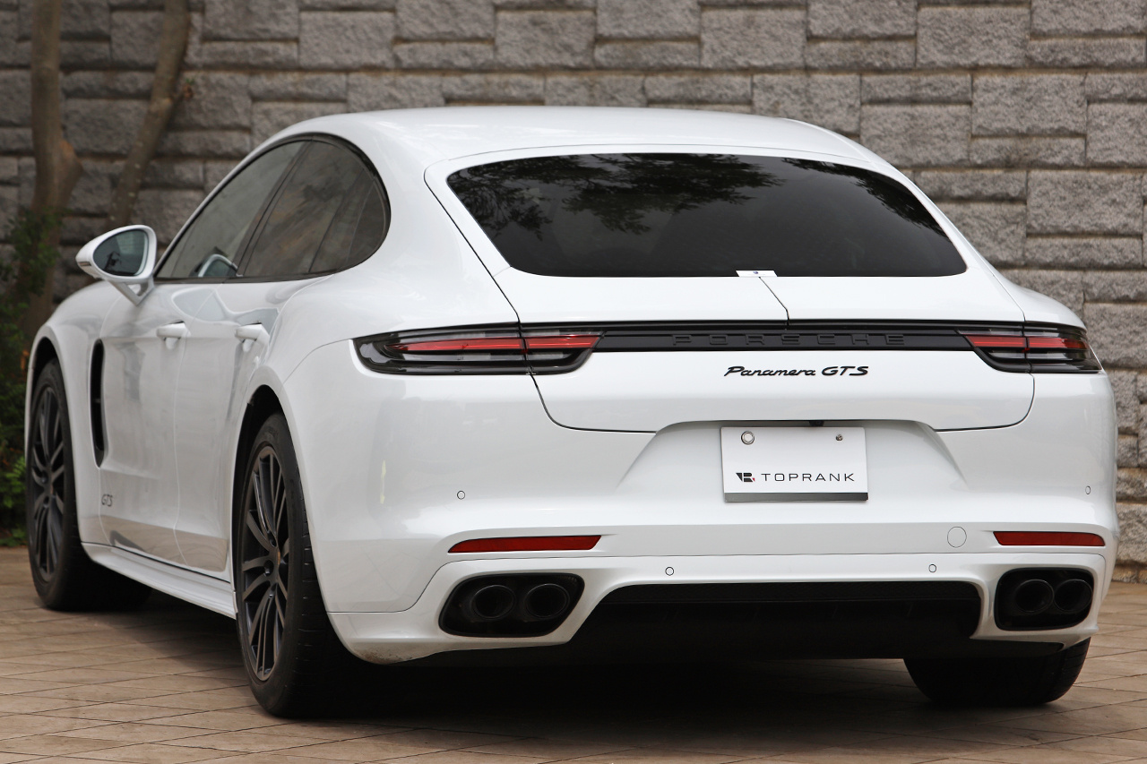 2019 Porsche PANAMERA null