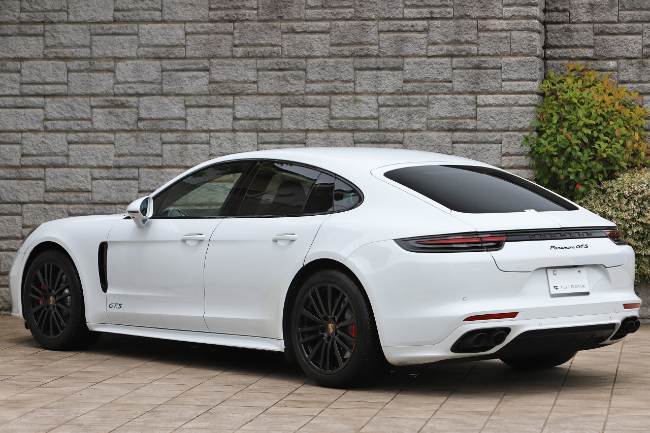 2019 Porsche PANAMERA null