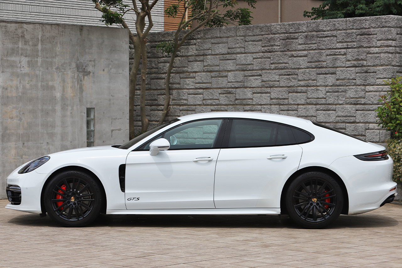 2019 Porsche PANAMERA null