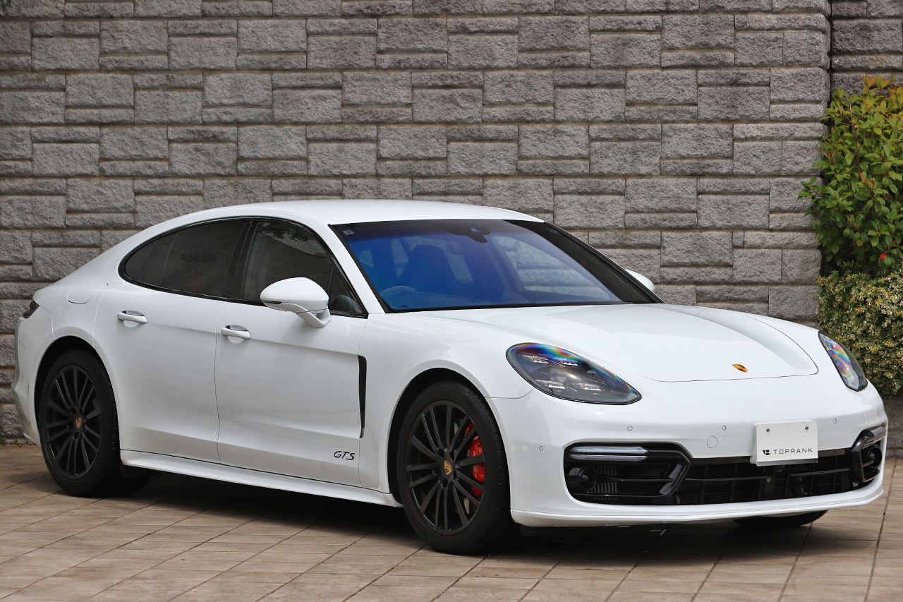 2019 Porsche PANAMERA null