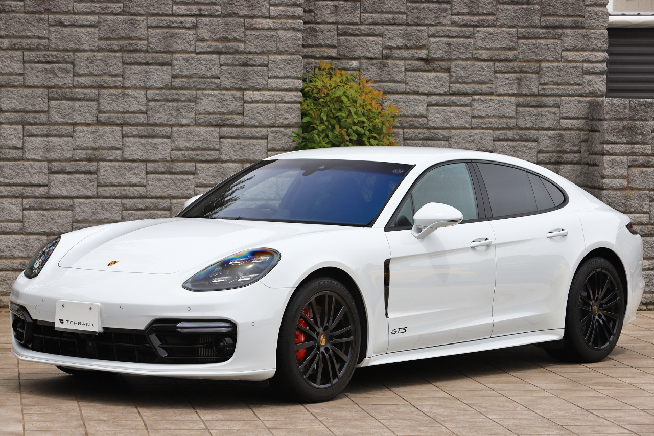 2019 Porsche PANAMERA null