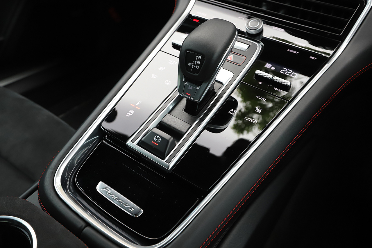 2019 Porsche PANAMERA null