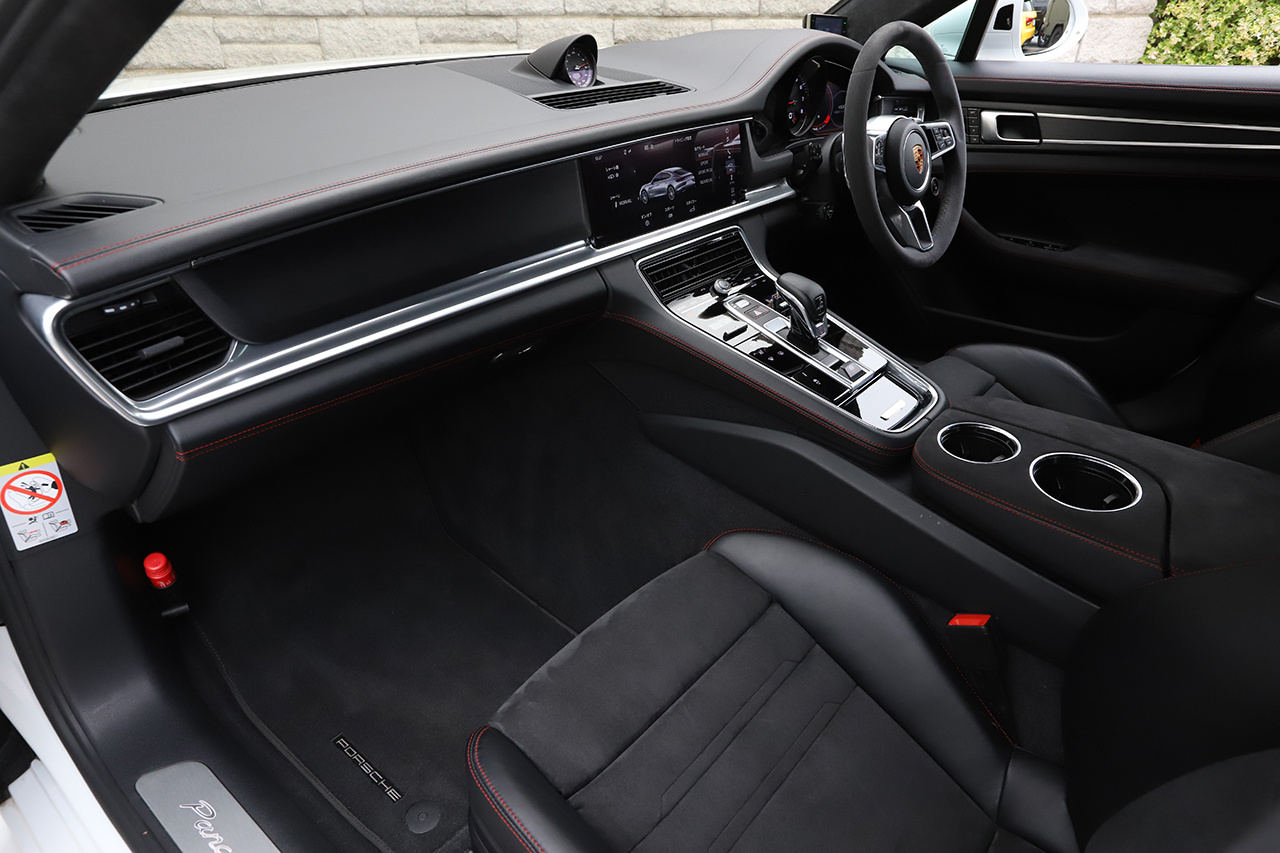 2019 Porsche PANAMERA null