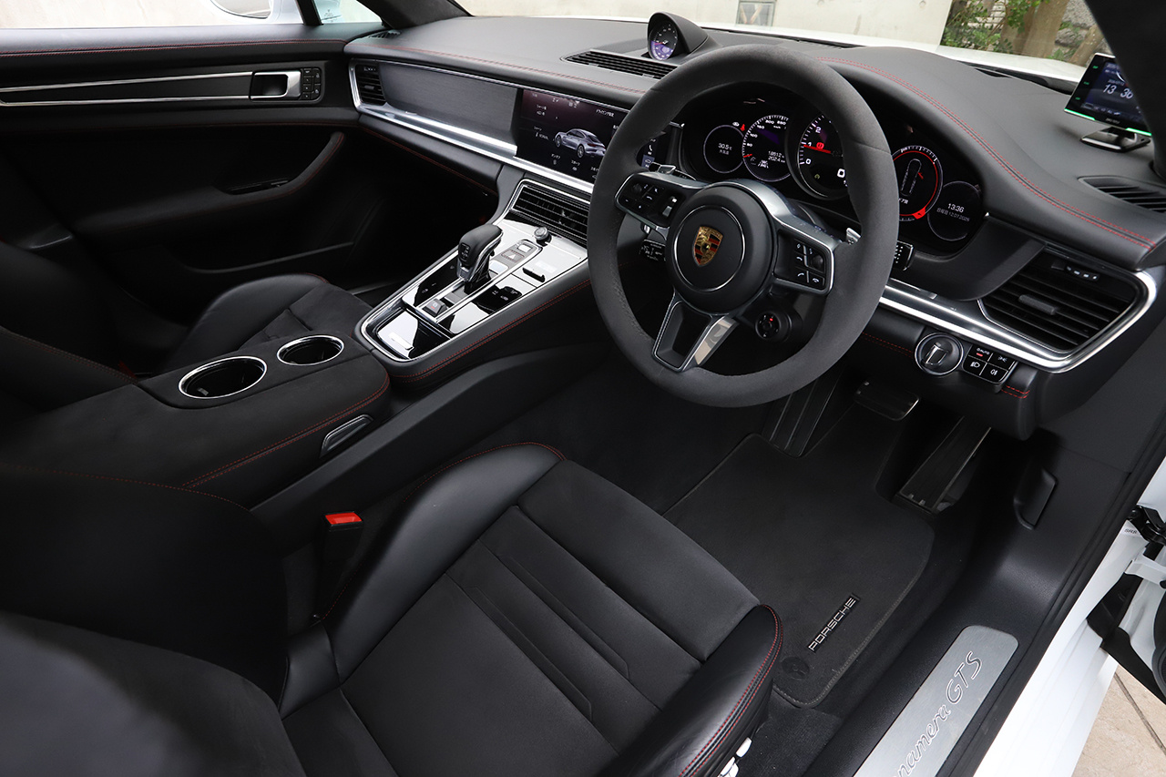 2019 Porsche PANAMERA null