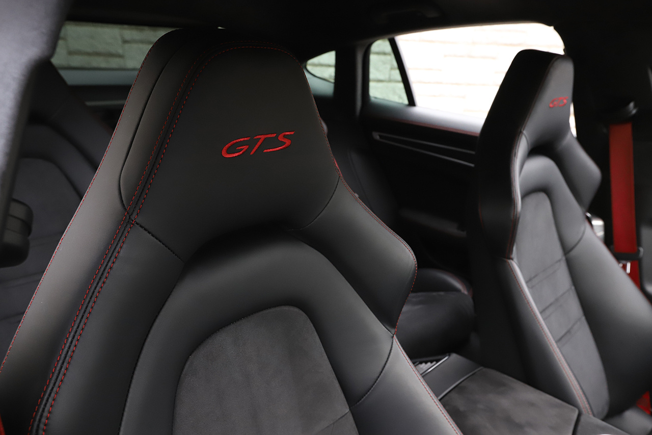 2019 Porsche PANAMERA null