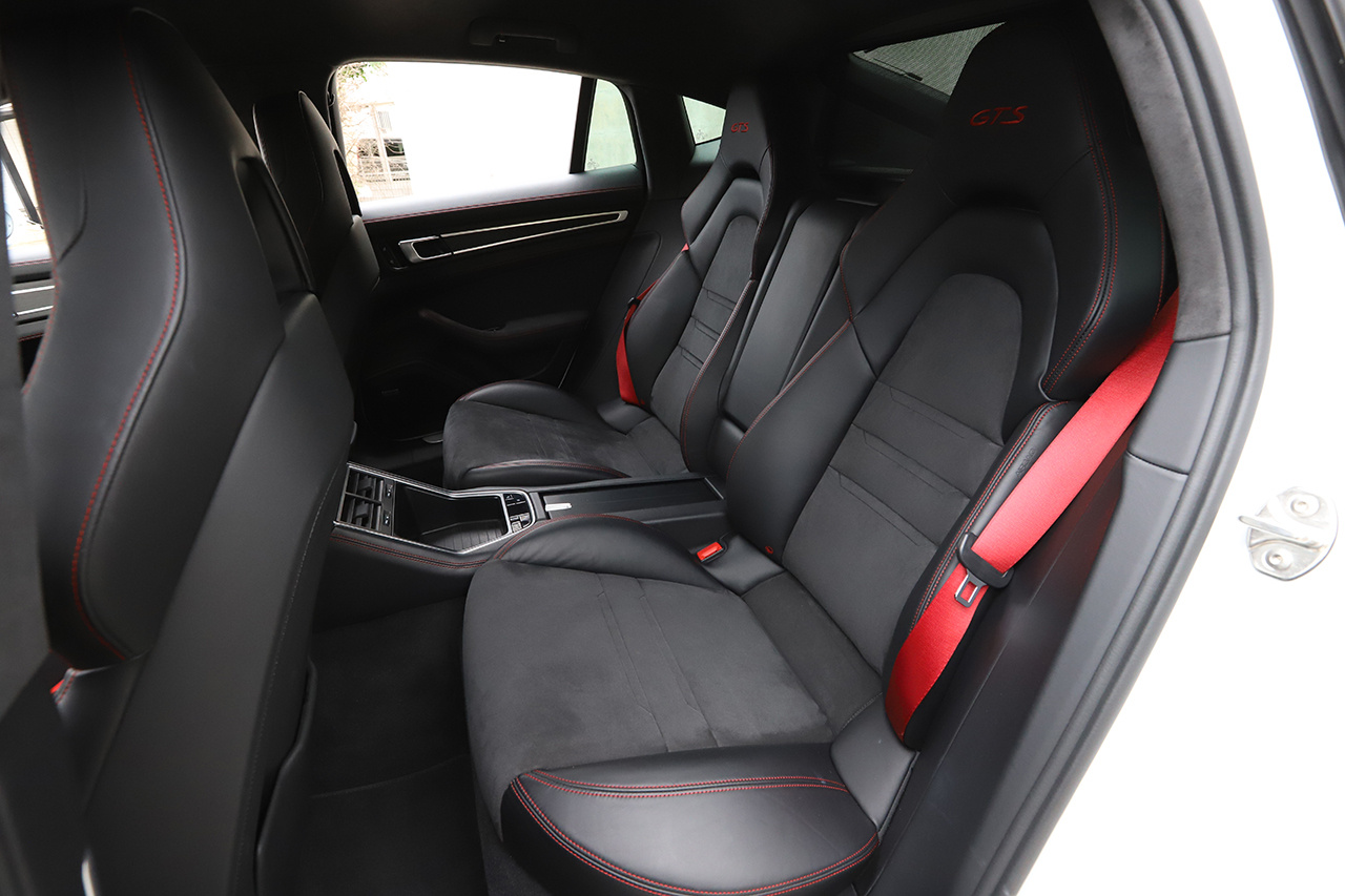 2019 Porsche PANAMERA null