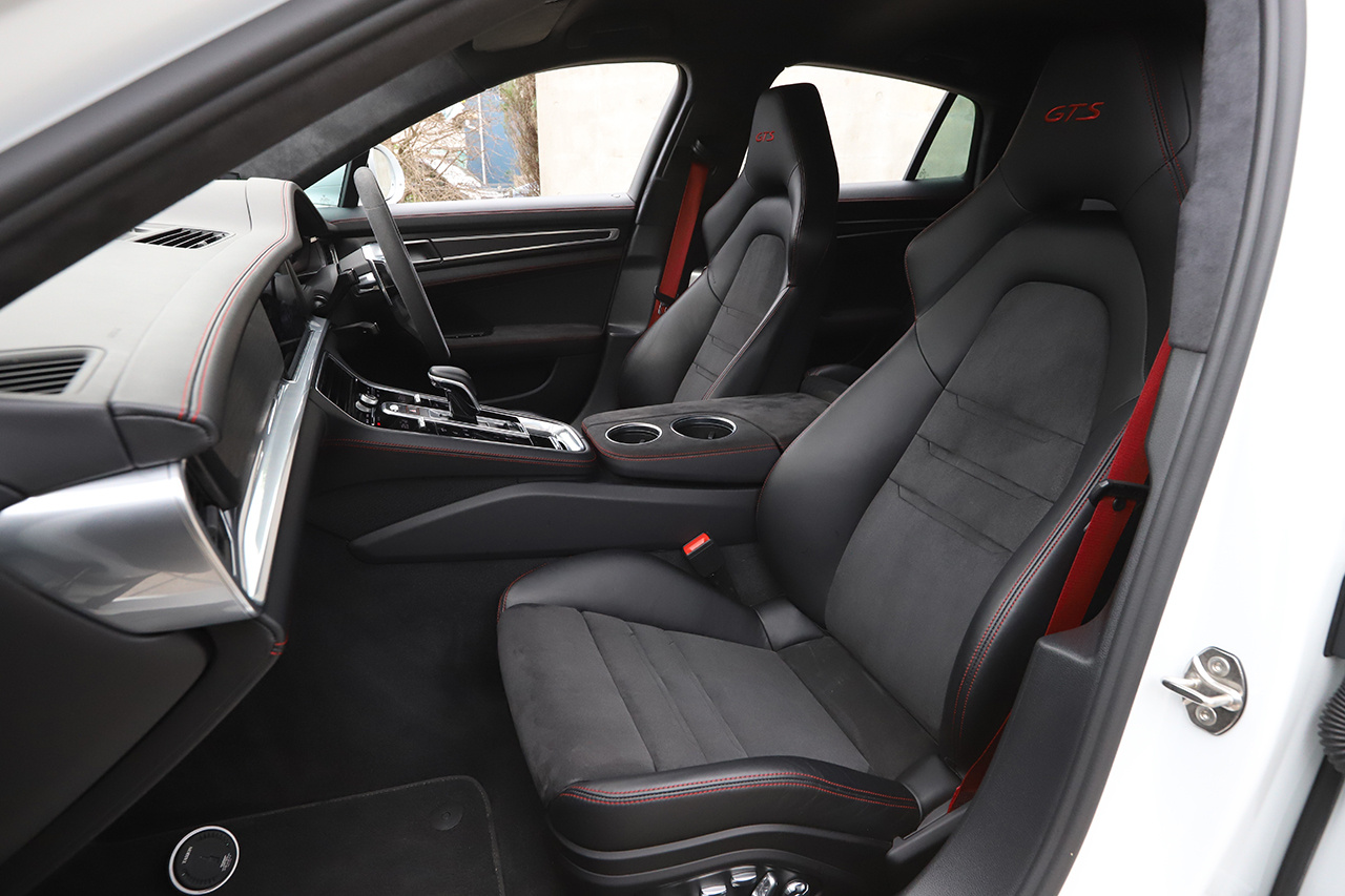 2019 Porsche PANAMERA null