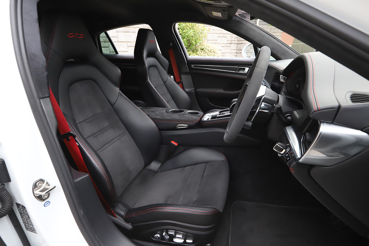 2019 Porsche PANAMERA null