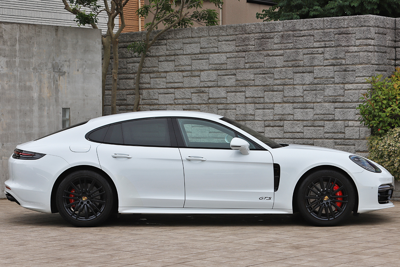 2019 Porsche PANAMERA null