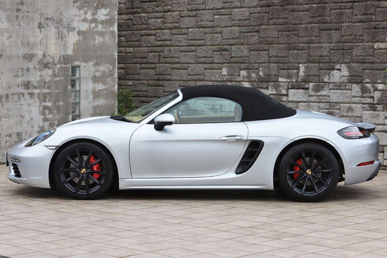 2017 Porsche 718 BOXSTER 