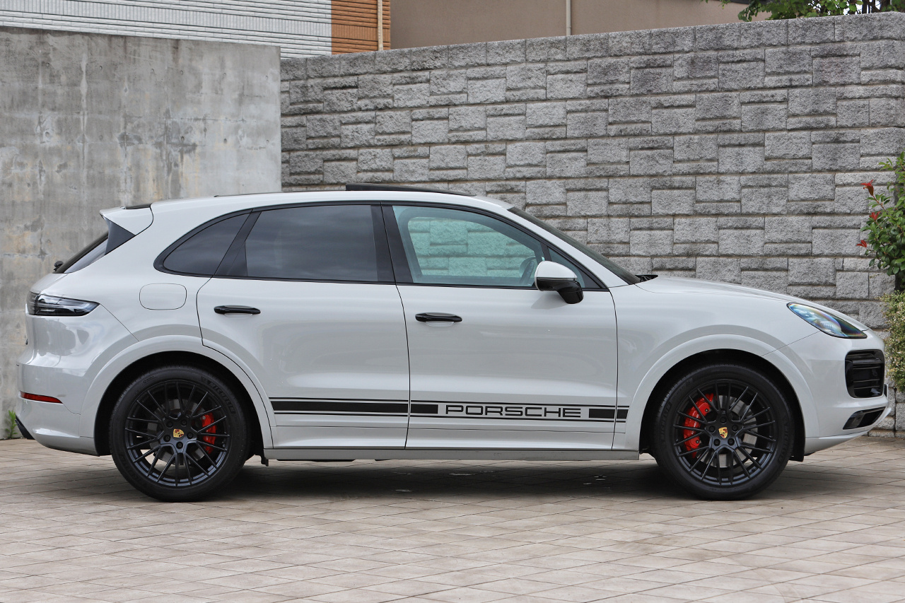 2021 Porsche CAYENNE null