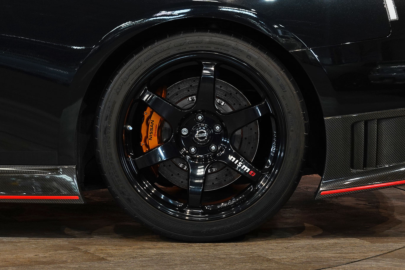 2015 Nissan GT-R R35 GT-R NISMO・MY15・Optional Titanium Muffler, Factory Carbon Fiber Recaro Seats