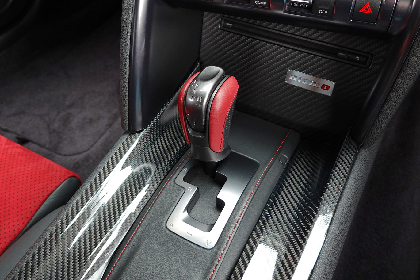 2015 Nissan GT-R R35 GT-R NISMO・MY15・Optional Titanium Muffler, Factory Carbon Fiber Recaro Seats