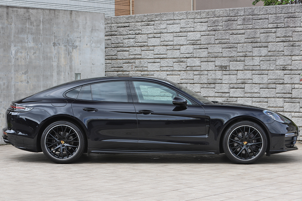 2018 Porsche PANAMERA null