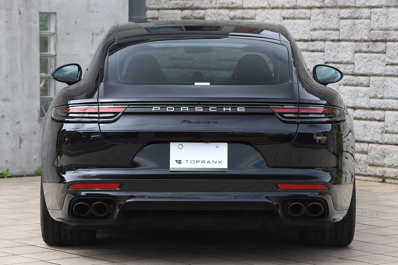 2018 Porsche PANAMERA null