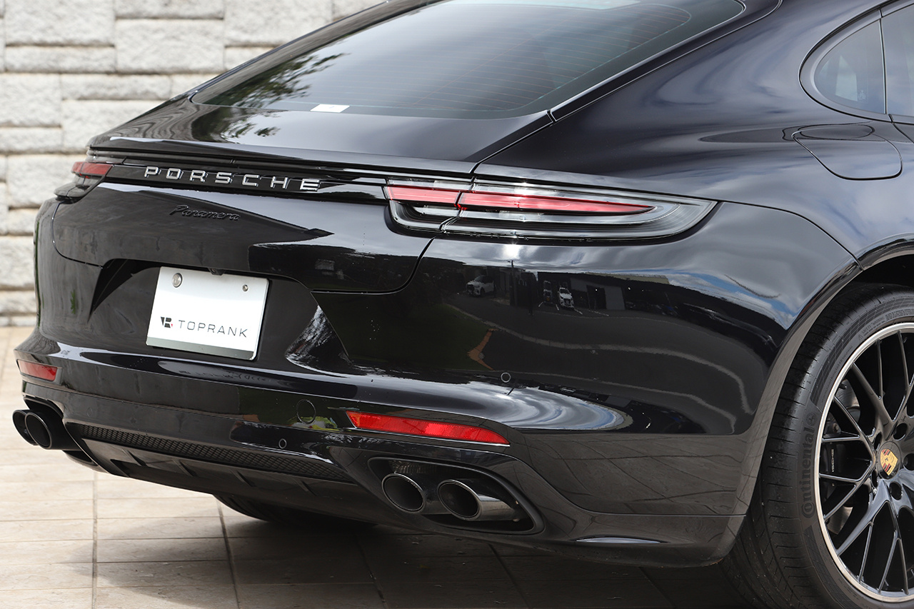 2018 Porsche PANAMERA null