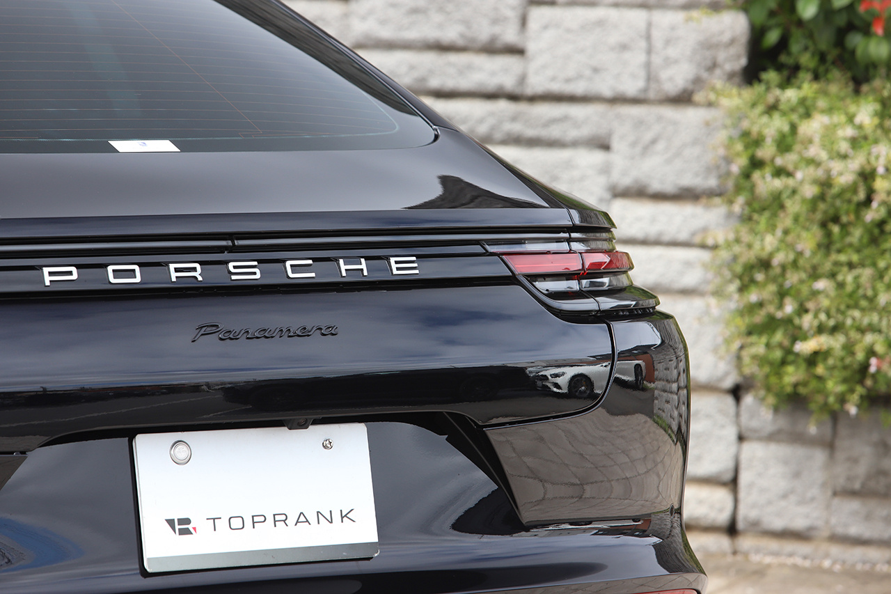 2018 Porsche PANAMERA null