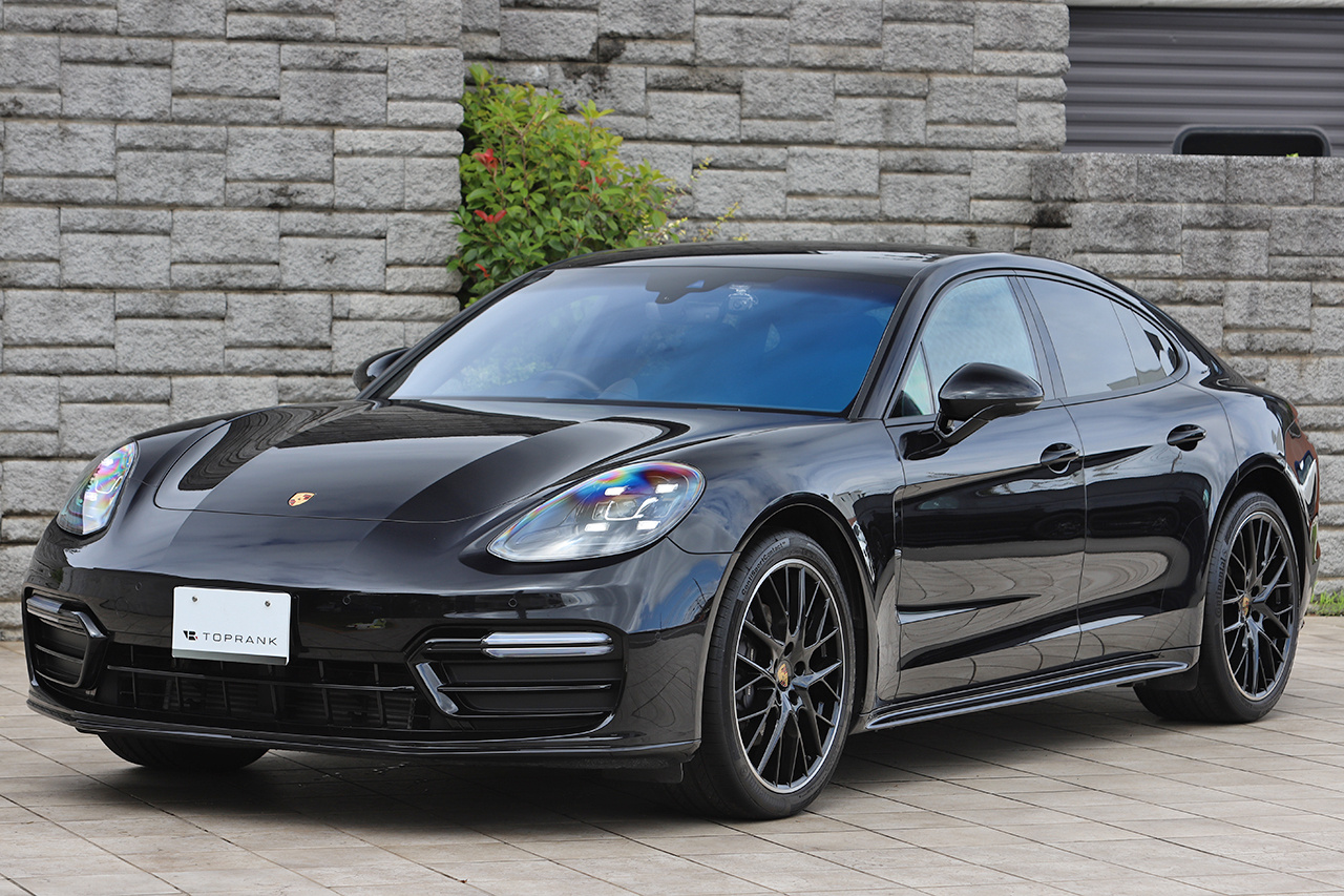 2018 Porsche PANAMERA null