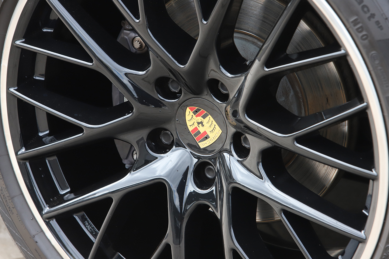 2018 Porsche PANAMERA null