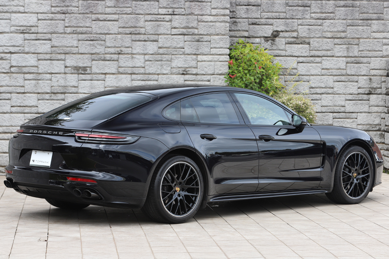 2018 Porsche PANAMERA null