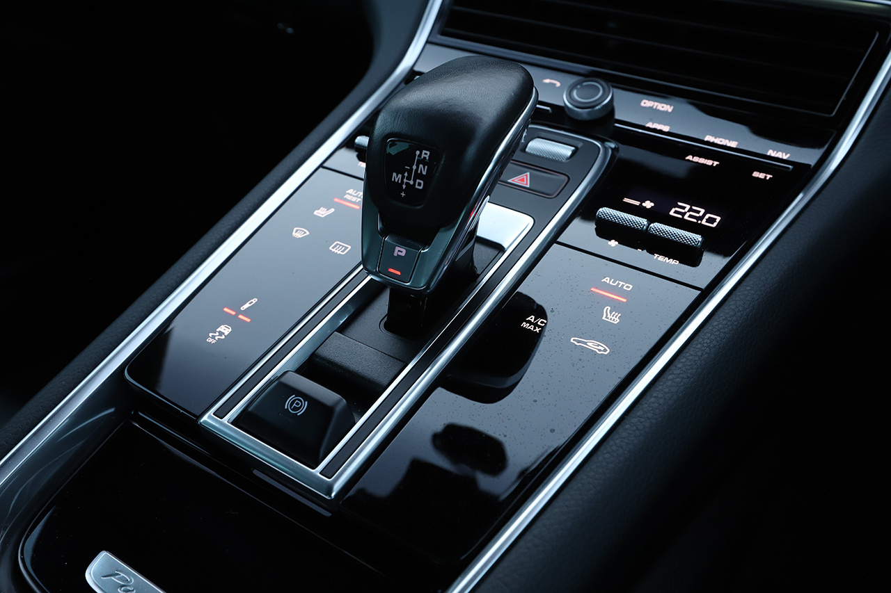 2018 Porsche PANAMERA null
