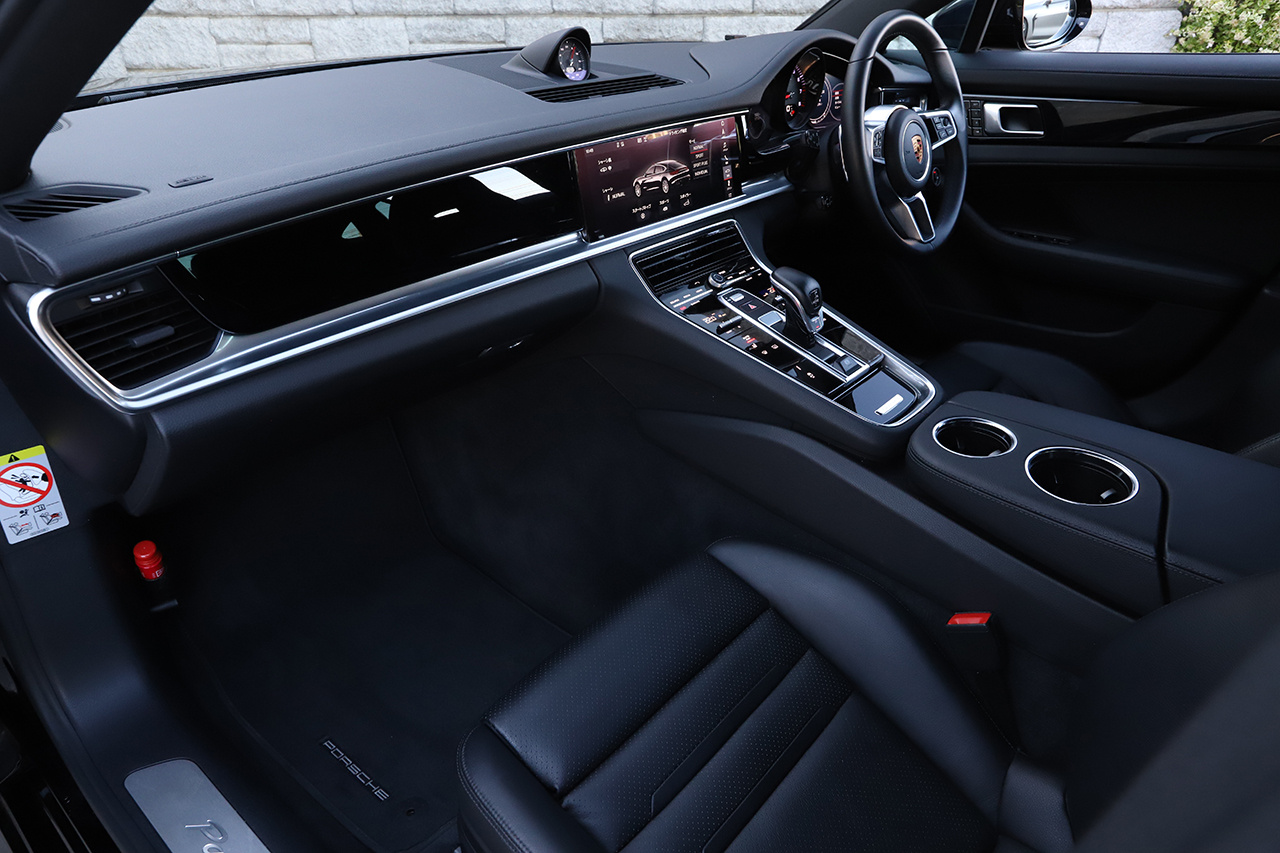2018 Porsche PANAMERA null
