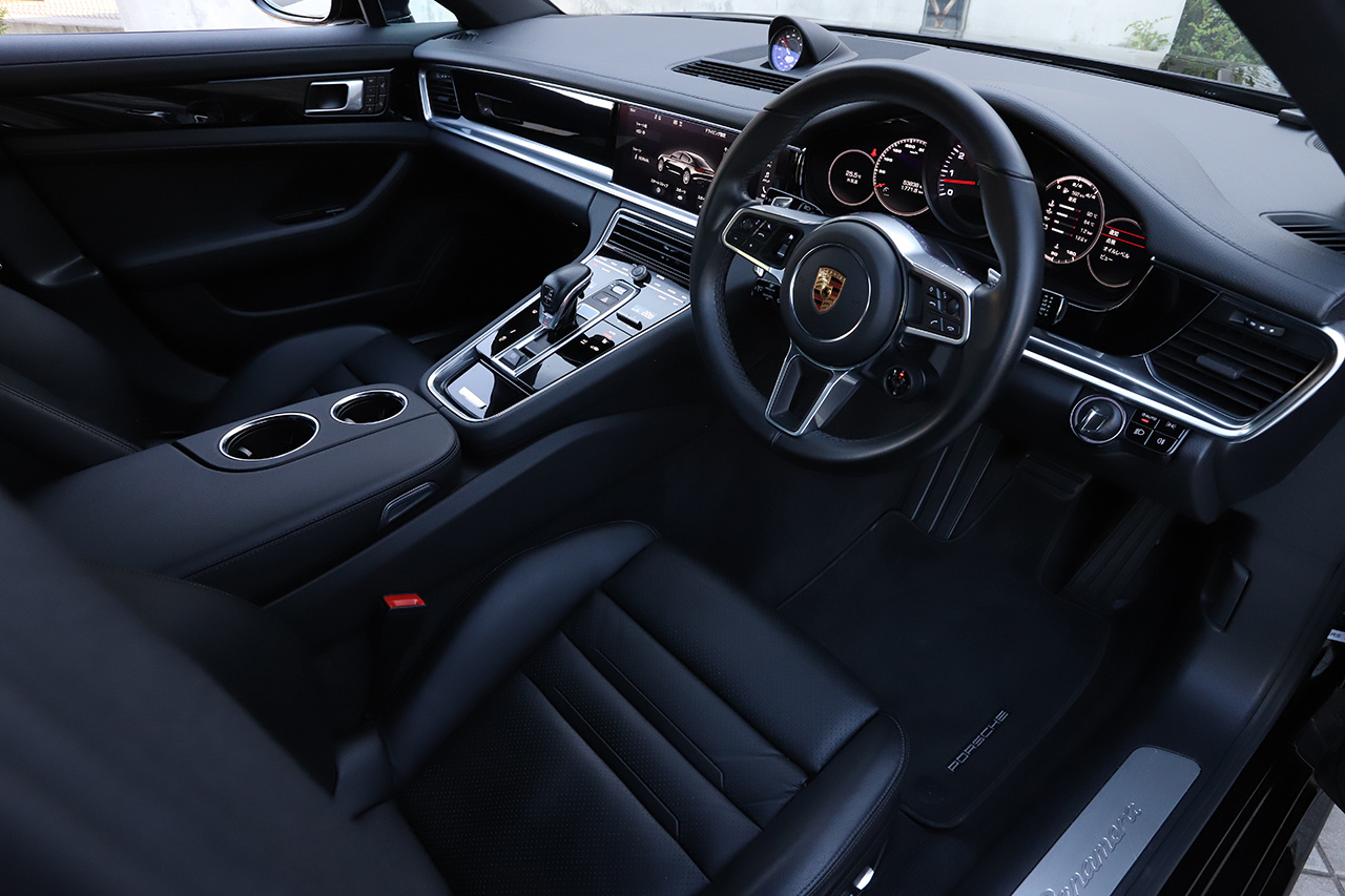 2018 Porsche PANAMERA null