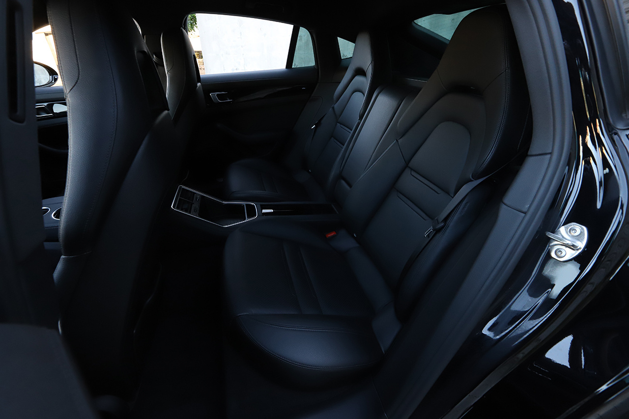 2018 Porsche PANAMERA null