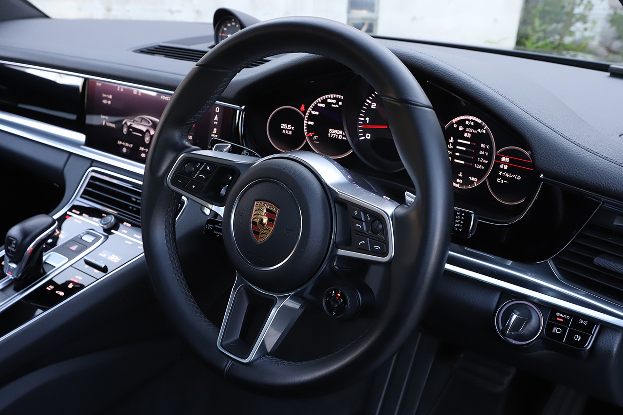 2018 Porsche PANAMERA null