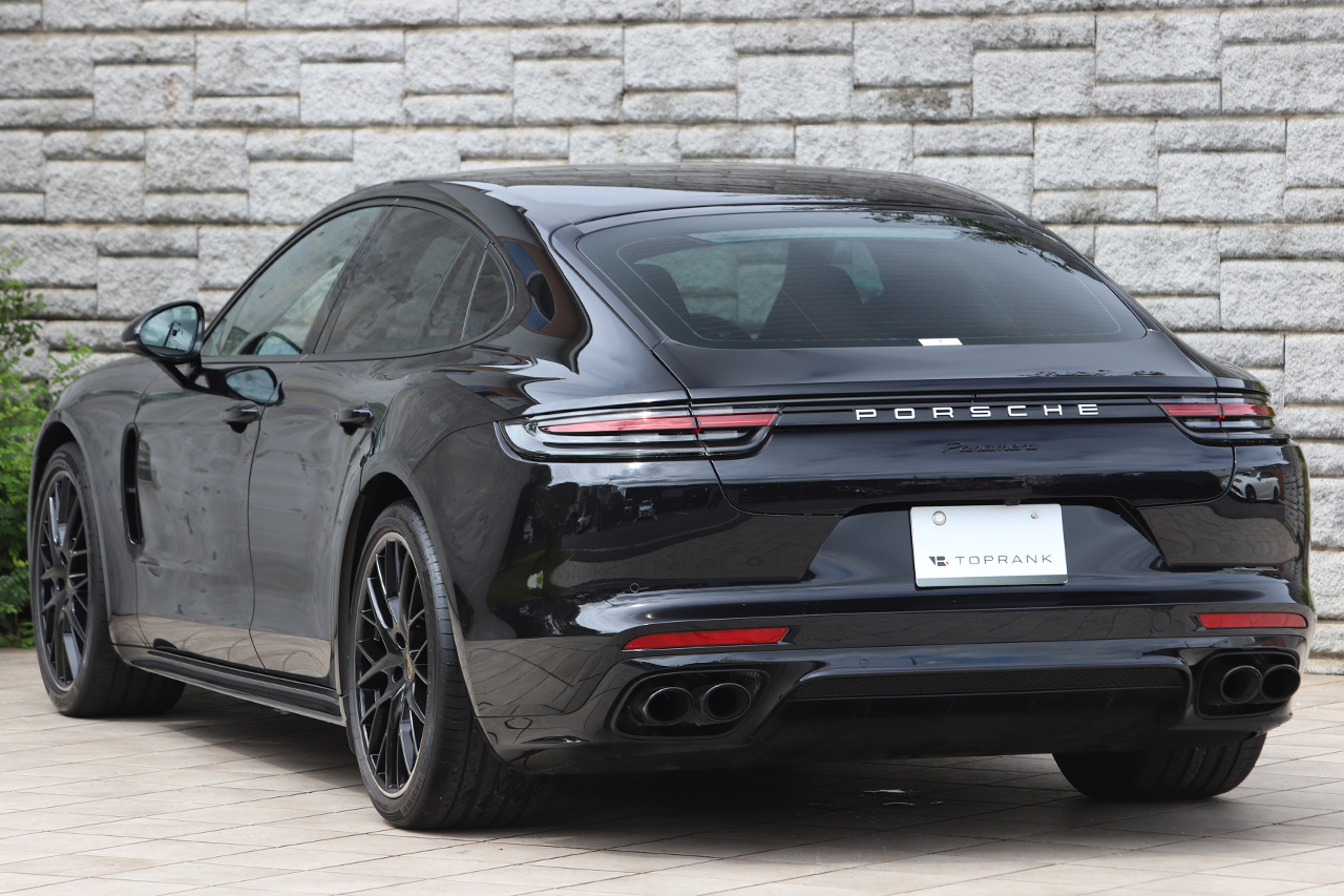 2018 Porsche PANAMERA null