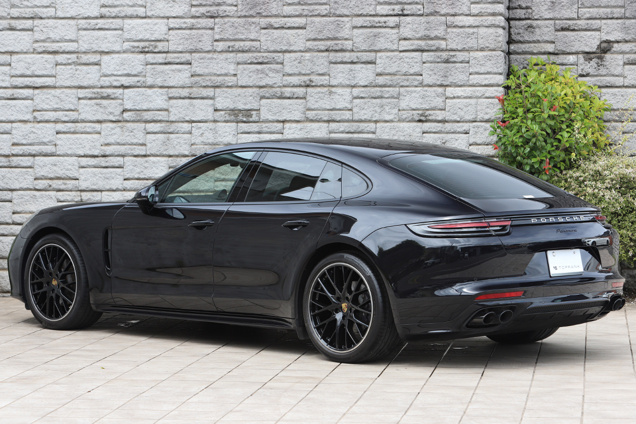 2018 Porsche PANAMERA null
