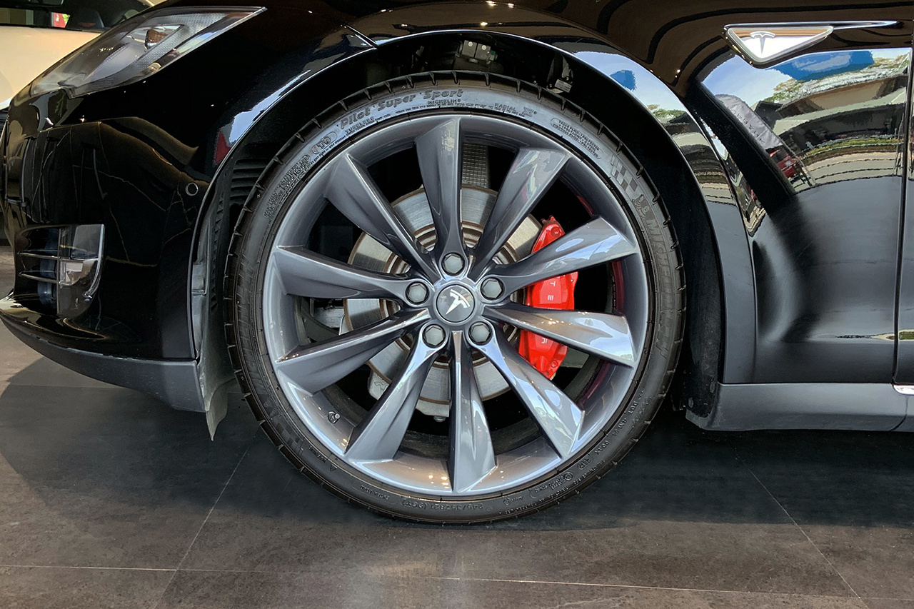 2014 TESLA model S P85+