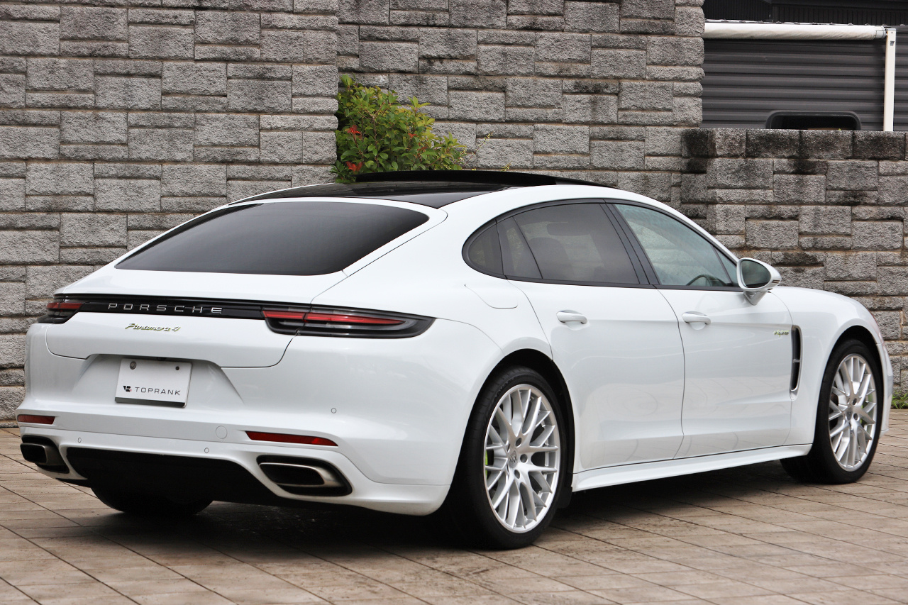 2018 Porsche PANAMERA null
