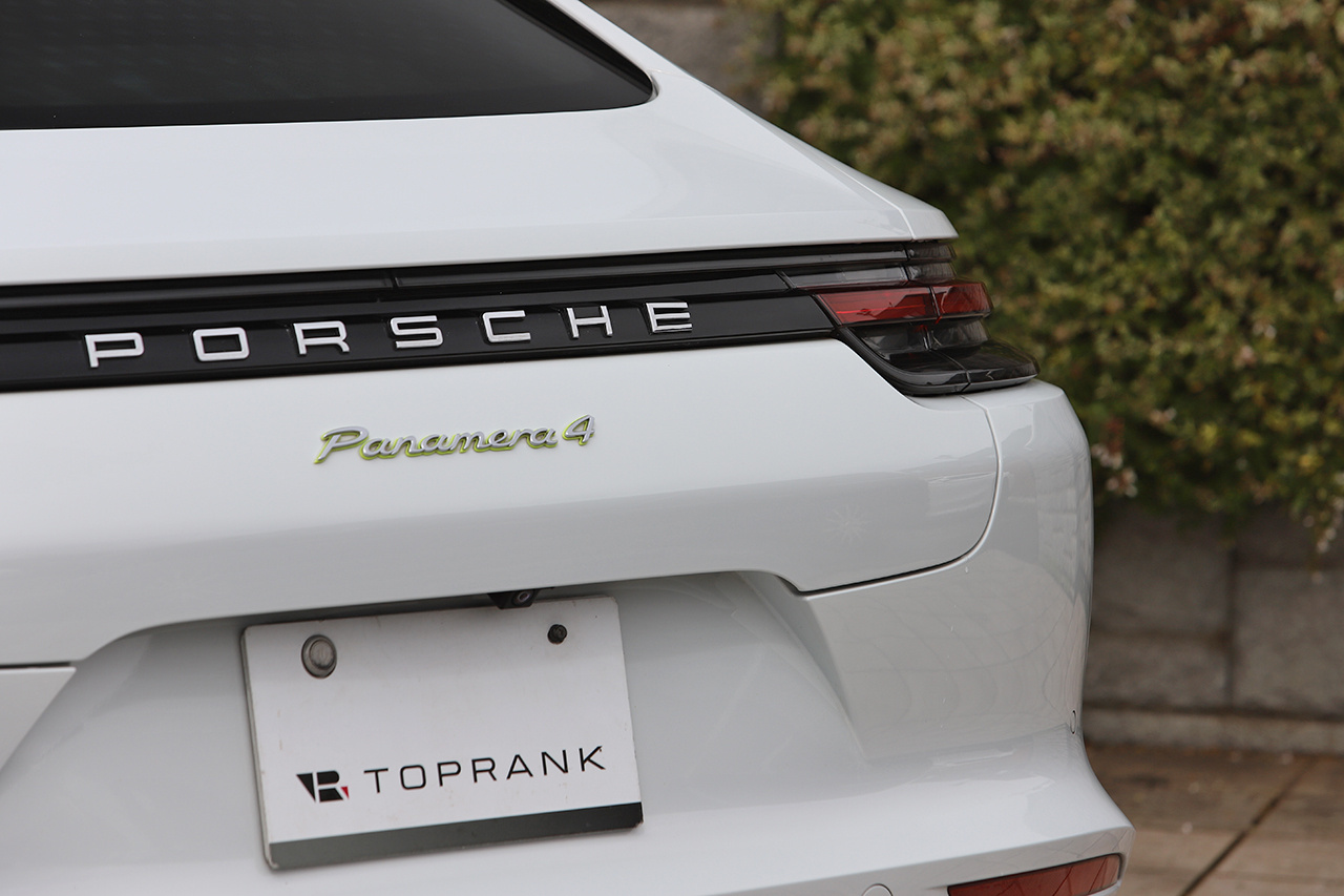 2018 Porsche PANAMERA null