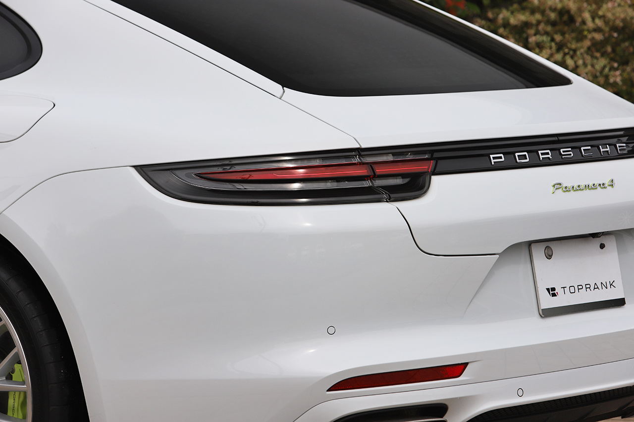 2018 Porsche PANAMERA null
