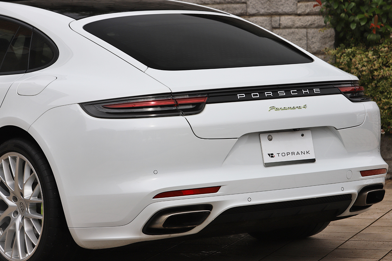 2018 Porsche PANAMERA null