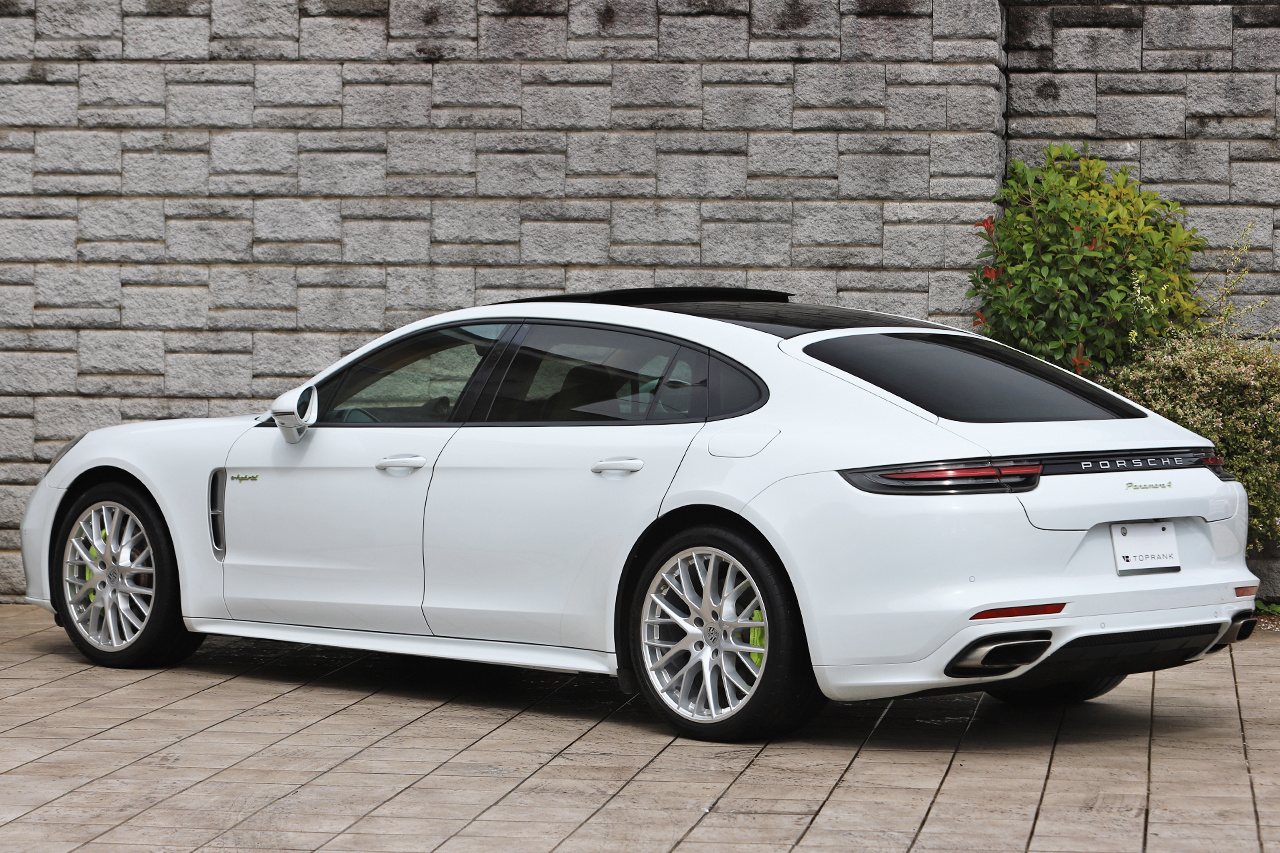 2018 Porsche PANAMERA null