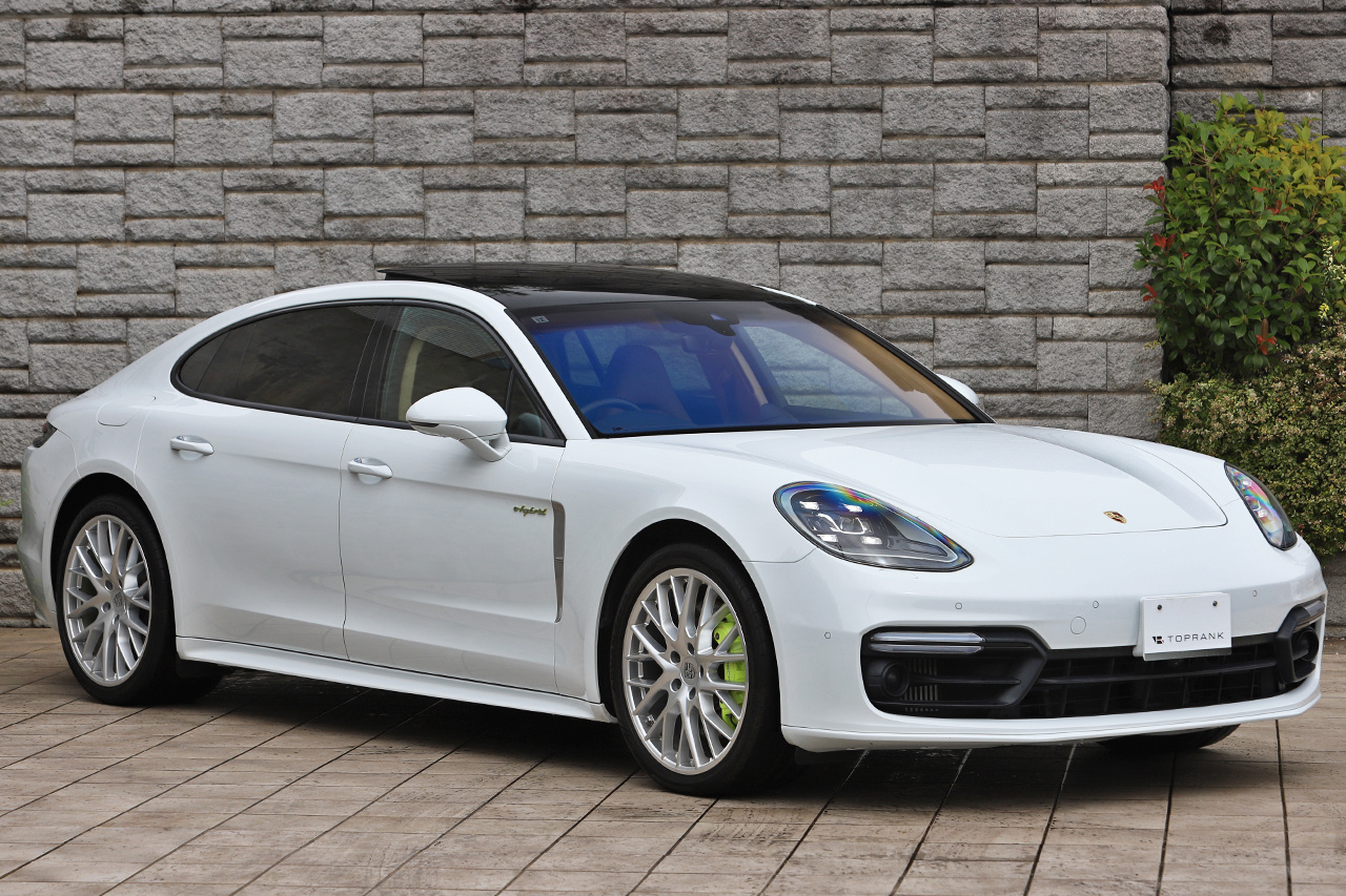2018 Porsche PANAMERA null