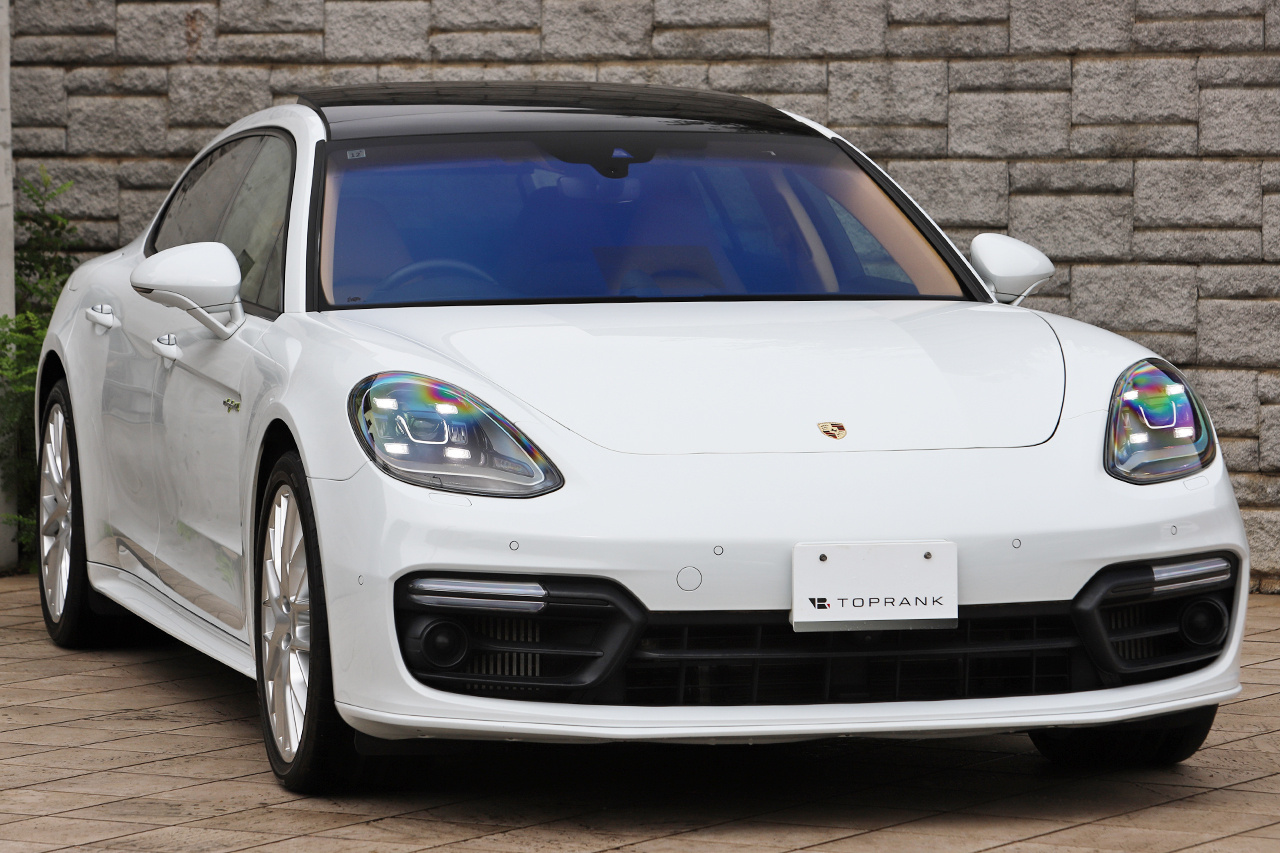 2018 Porsche PANAMERA null