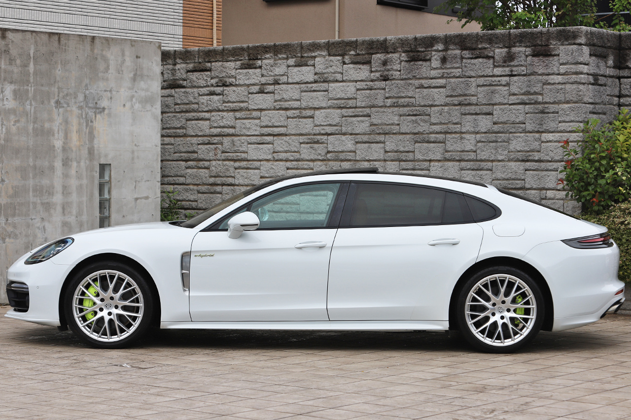 2018 Porsche PANAMERA null