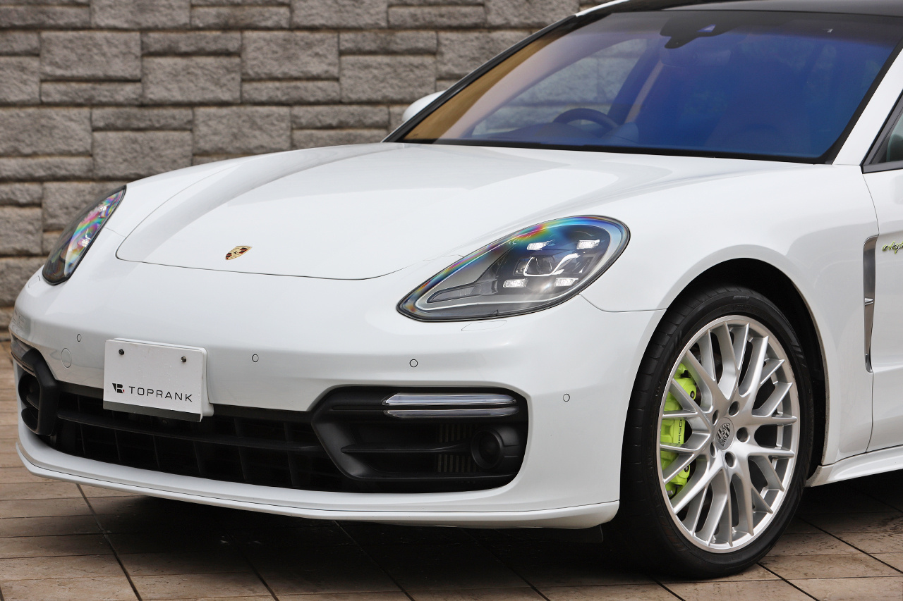 2018 Porsche PANAMERA null