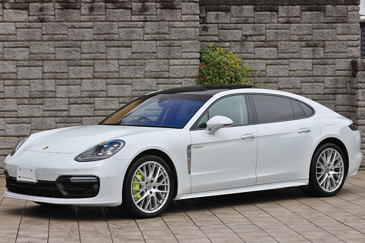 2018 Porsche PANAMERA null